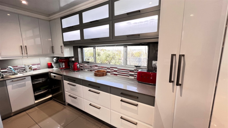 4 Bedroom Property for Sale in Langenhovenpark Free State